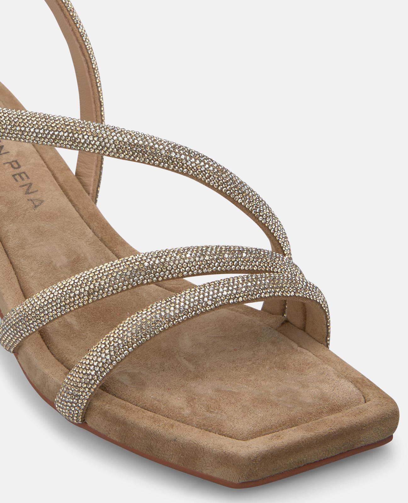 SANDALIA DE TIRAS DIAGONALES METALIZADA