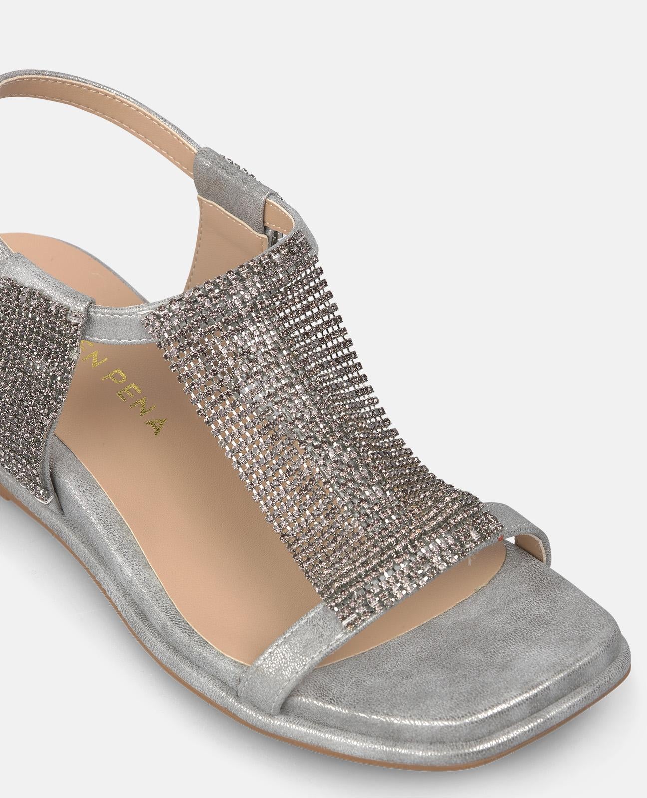 SANDALIA DE CUÑA BAJA CON ADORNO FRONTAL