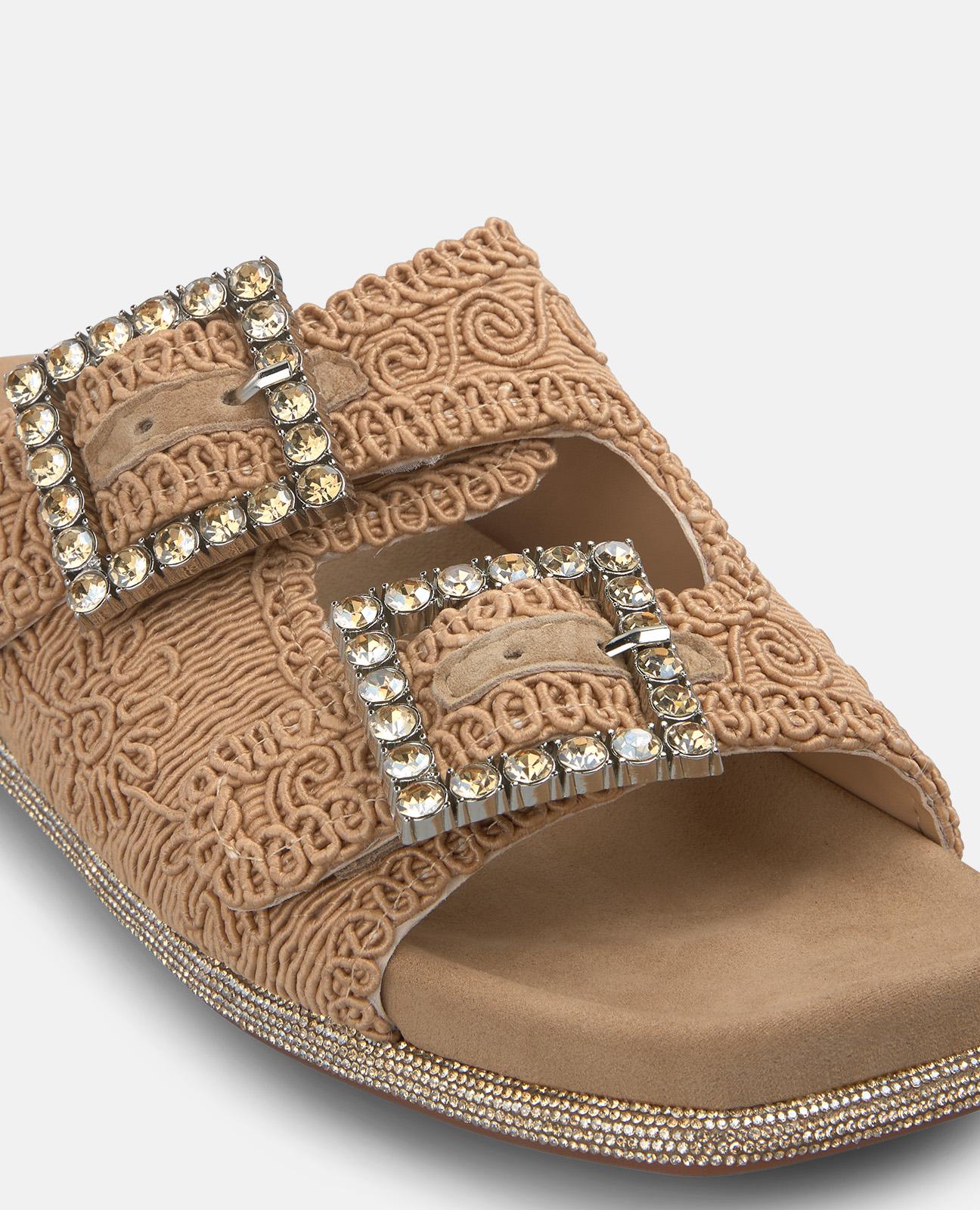 SANDALIA PLATAFORMA CON HEBILLAS