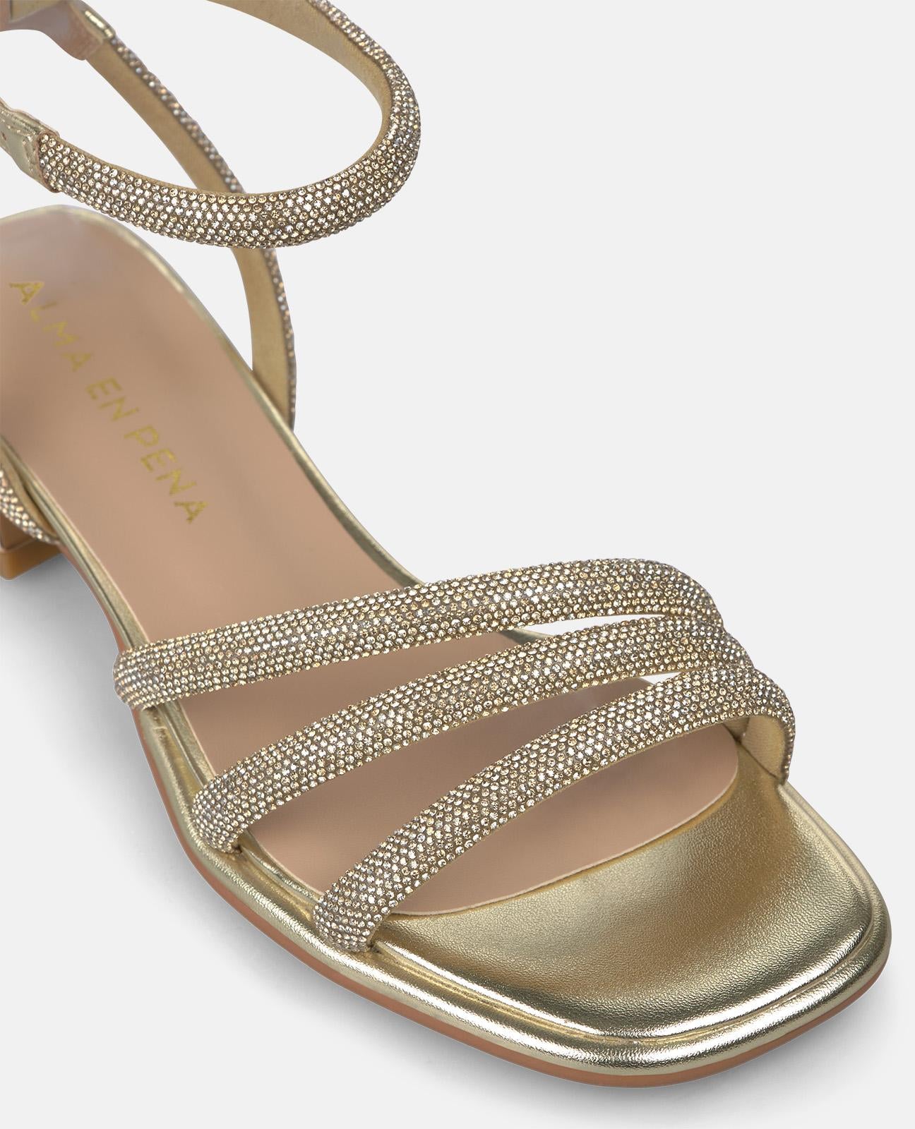 SANDALIA PLANA TRIPLE TIRA TUBULAR