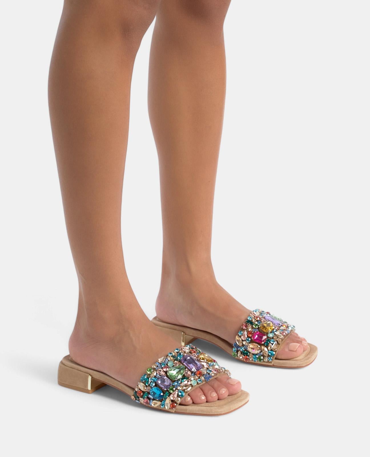 SANDALIA CON ABALORIOS