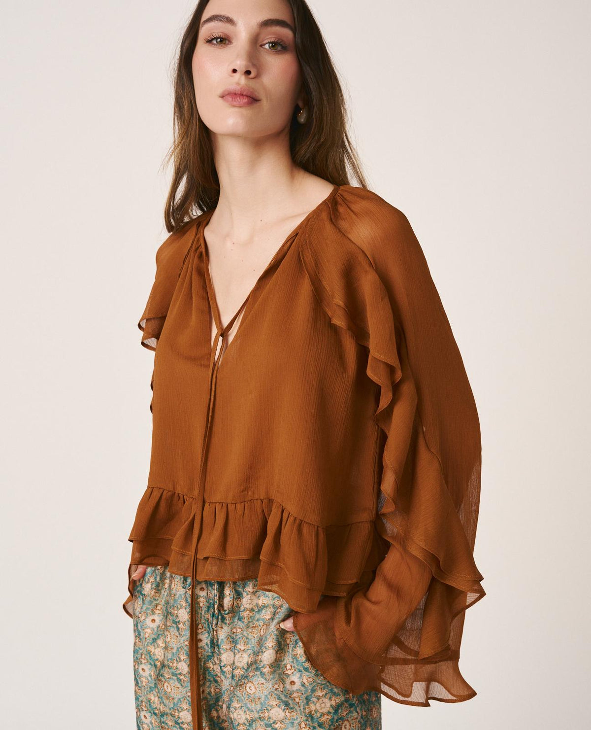 BLUSA CON MANICHE A VOLANT