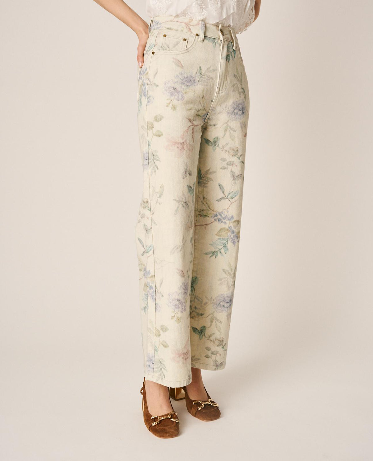 PANTALONI CON STAMPA FLOREALE