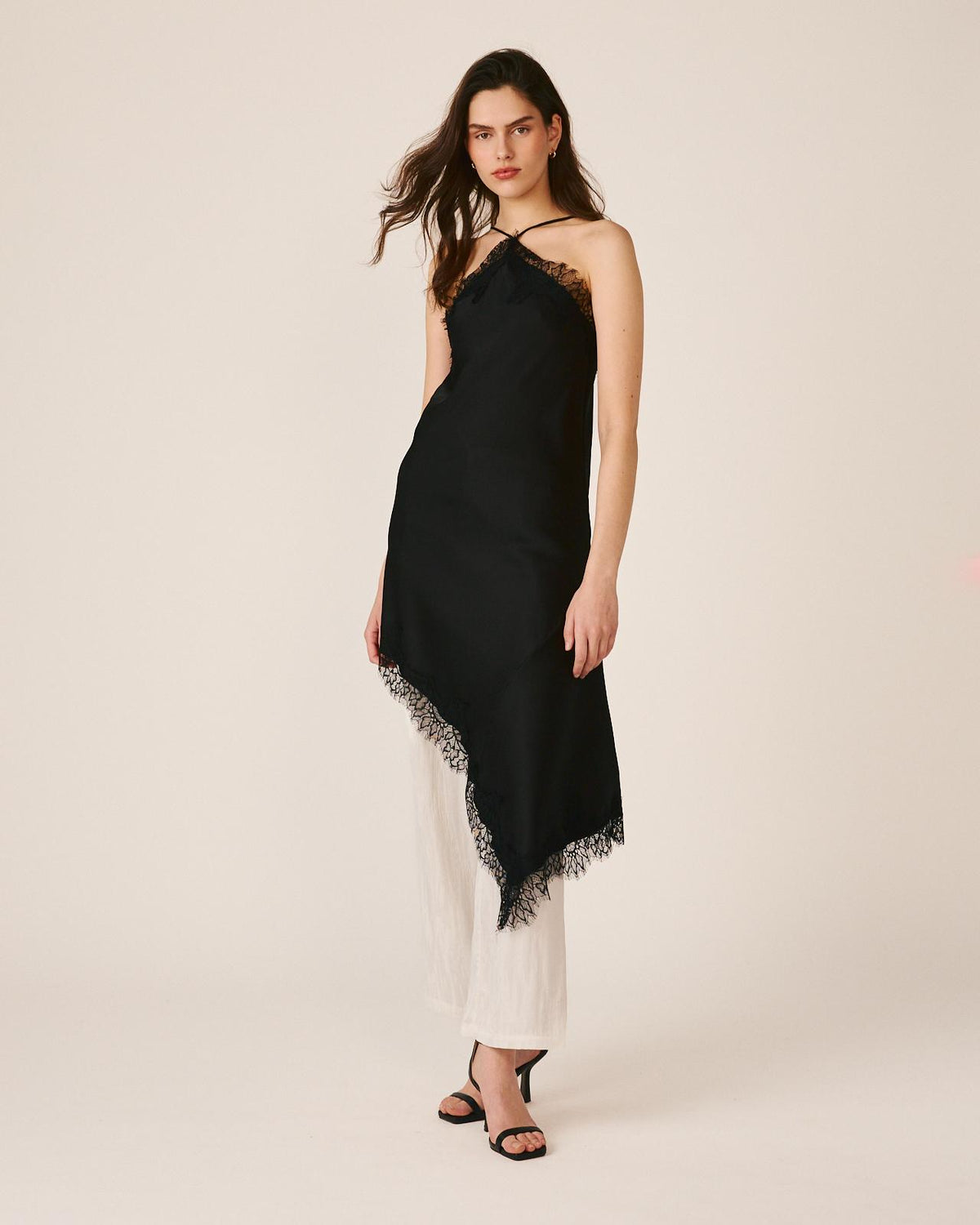 VESTIDO LENCERO ASIMÉTRICO