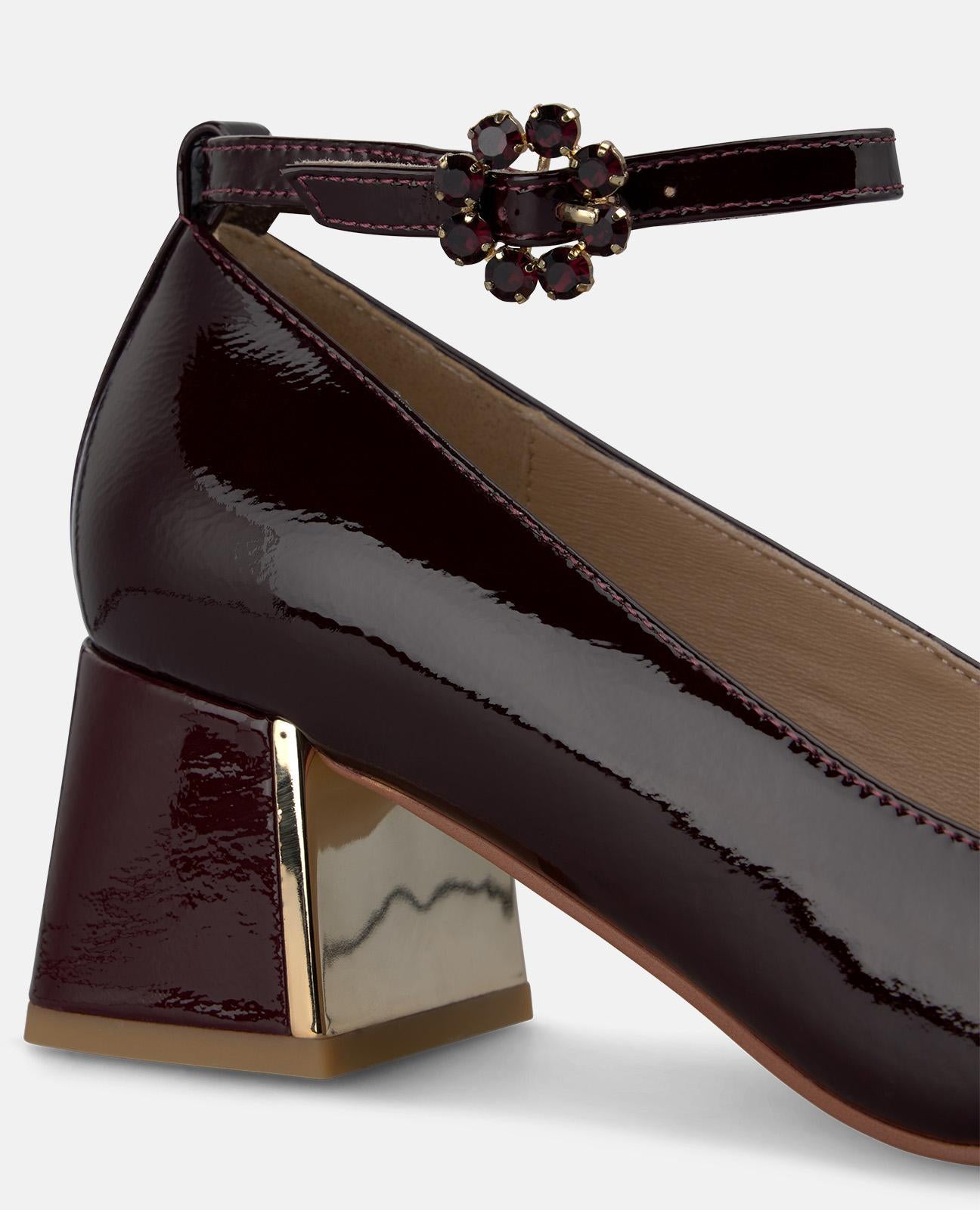 ZAPATO CHAROL CON PULSERA