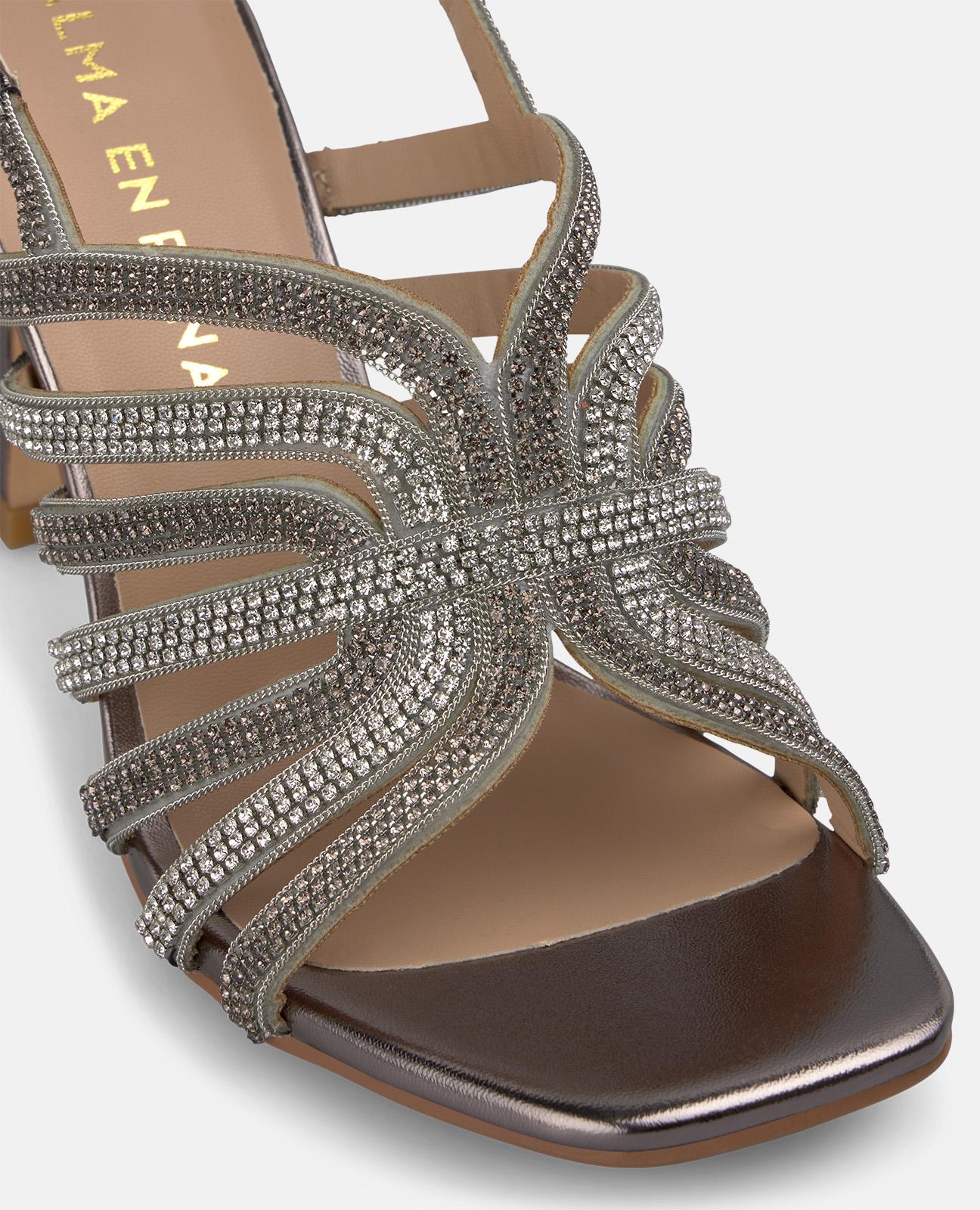 SANDALIA MEDIA TIRAS EN LA PARTE FRONTAL