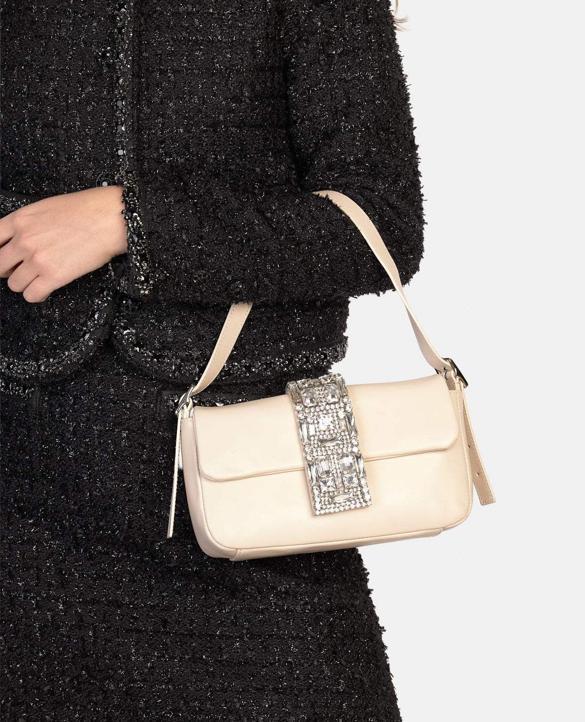 BOLSA COM ANEL E STRASS