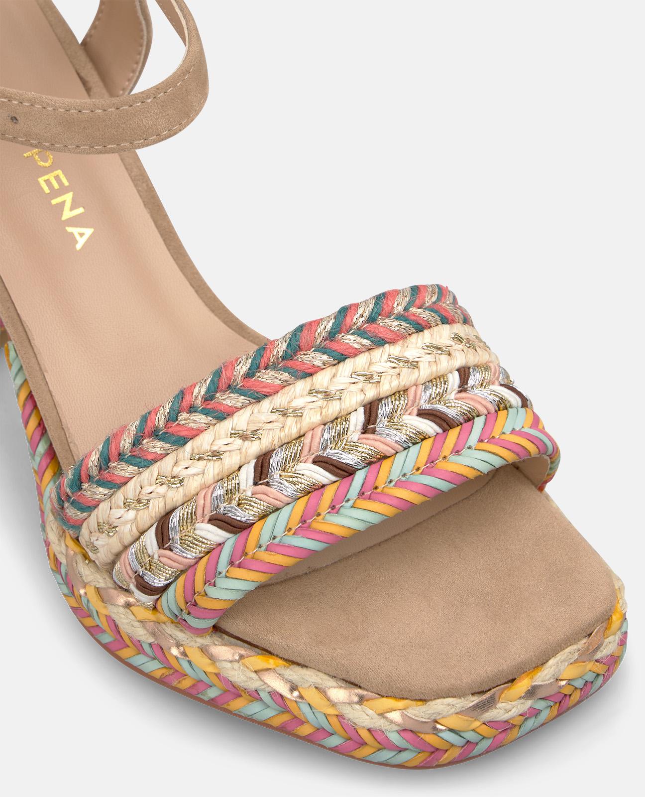 SANDALIA TACON ANCHO DETALLE COLOR