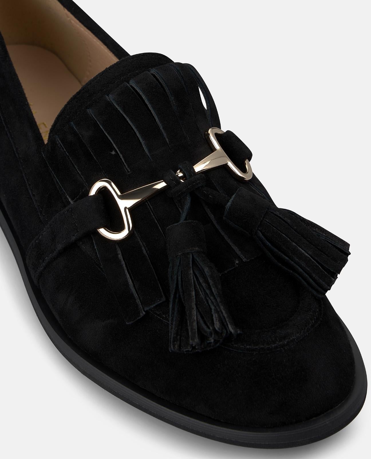 MOCASÍN DE ANTE CON BORLAS