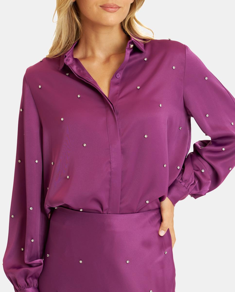 SATINHEMD MIT STRASSSTEINEN