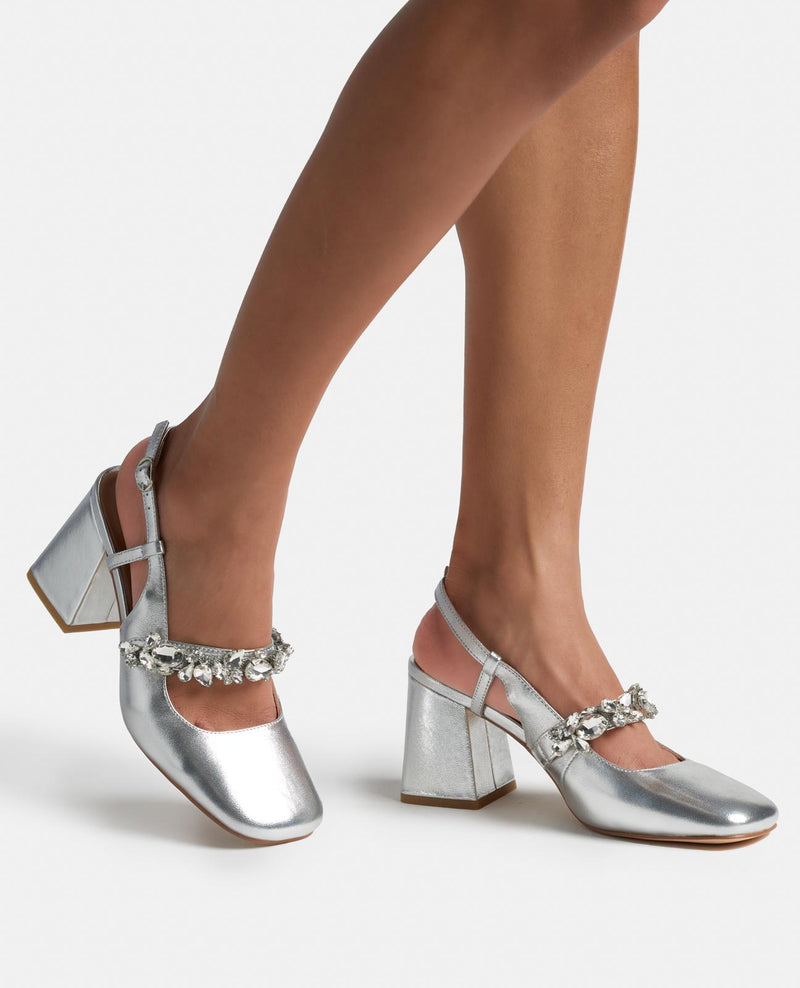CHAUSSURE À TALON AVEC DÉTAILS EN STRASS