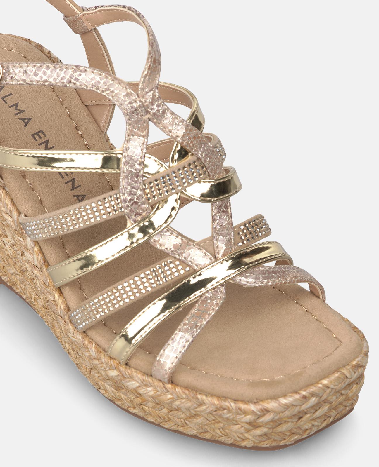 SANDALIA DE PLATAFORMA CON CUERPO DE TIRAS