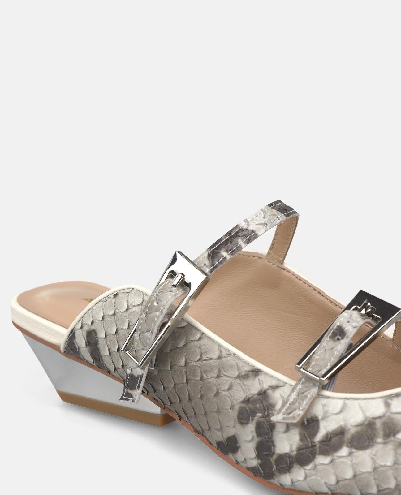 MULE WITH STRAPS