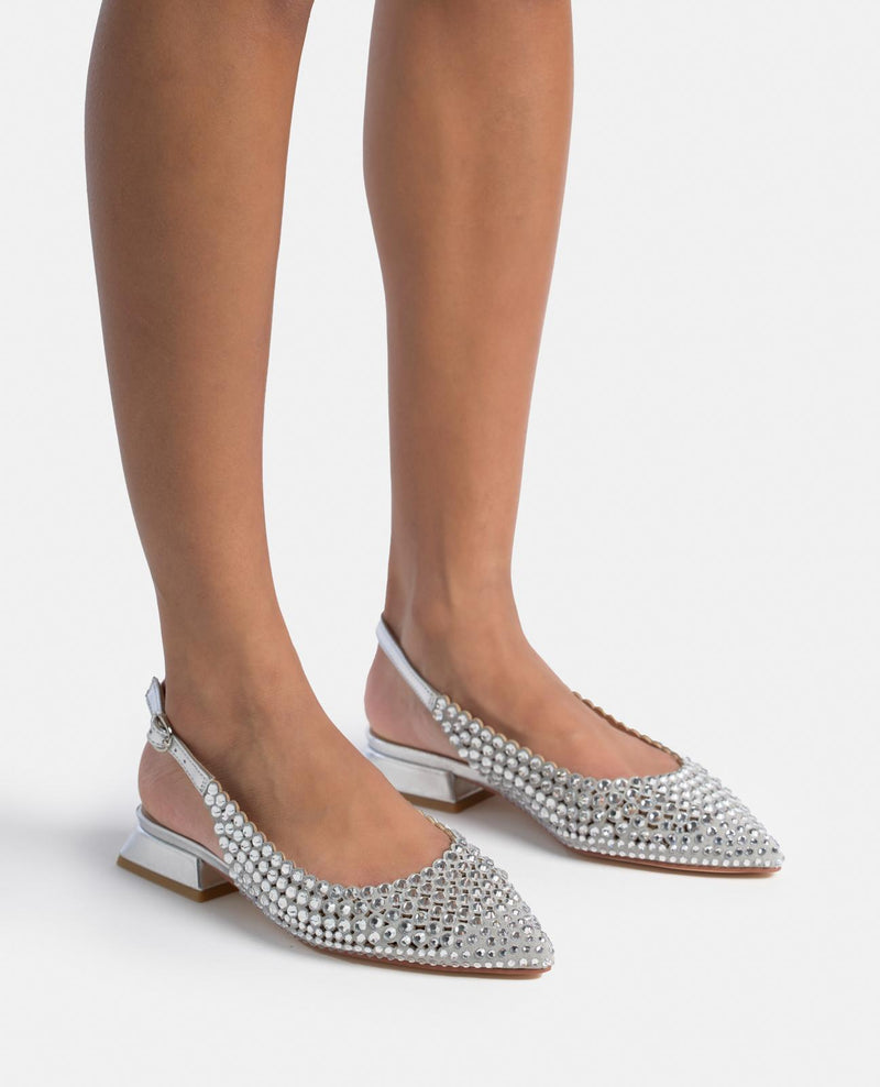 DÉTAILS DE LA CHAUSSURE PLATE