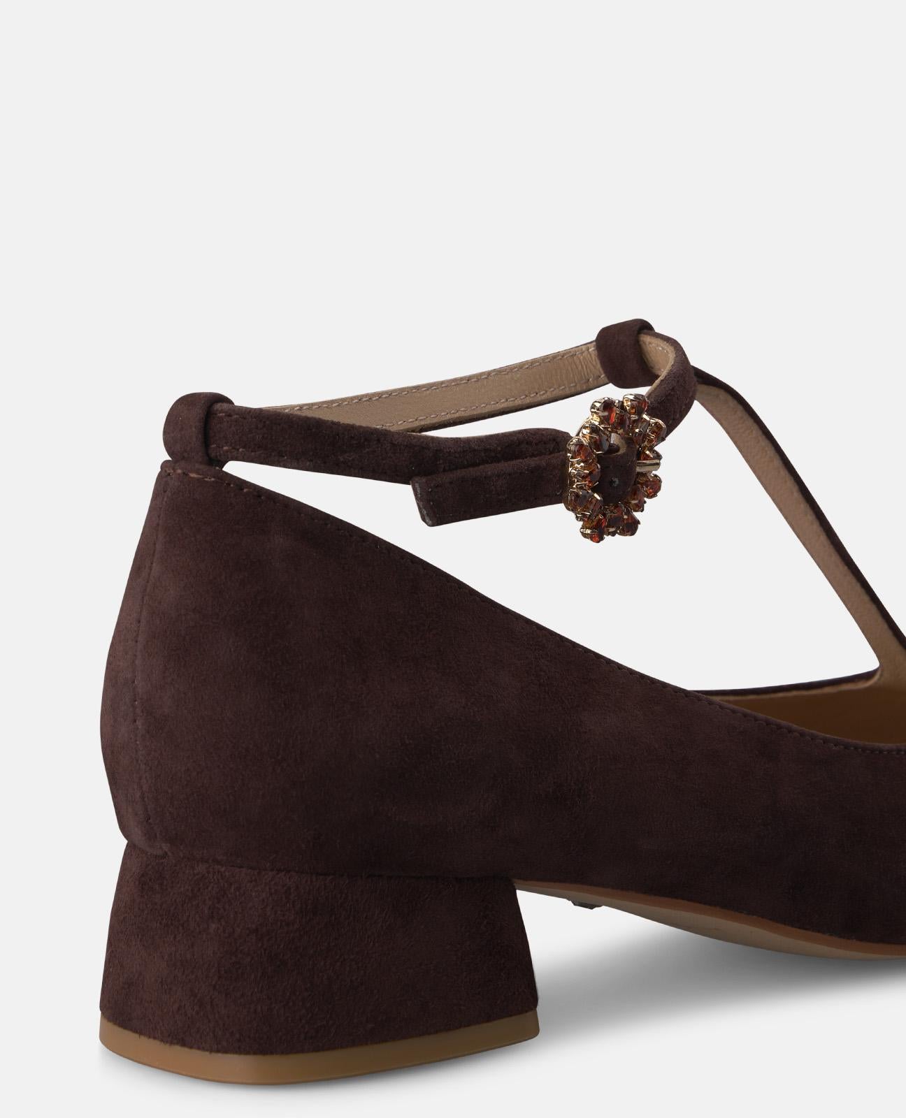 ZAPATO TACÓN PIEL CON HEBILLA