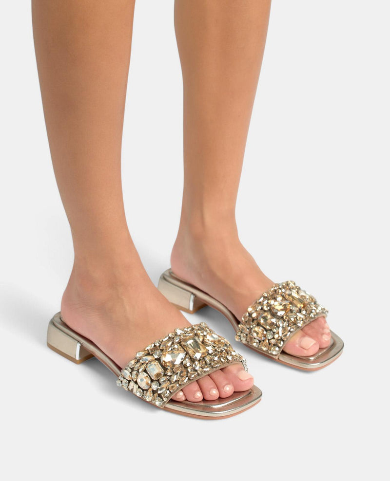 SANDÁLIA COM MISSANGAS