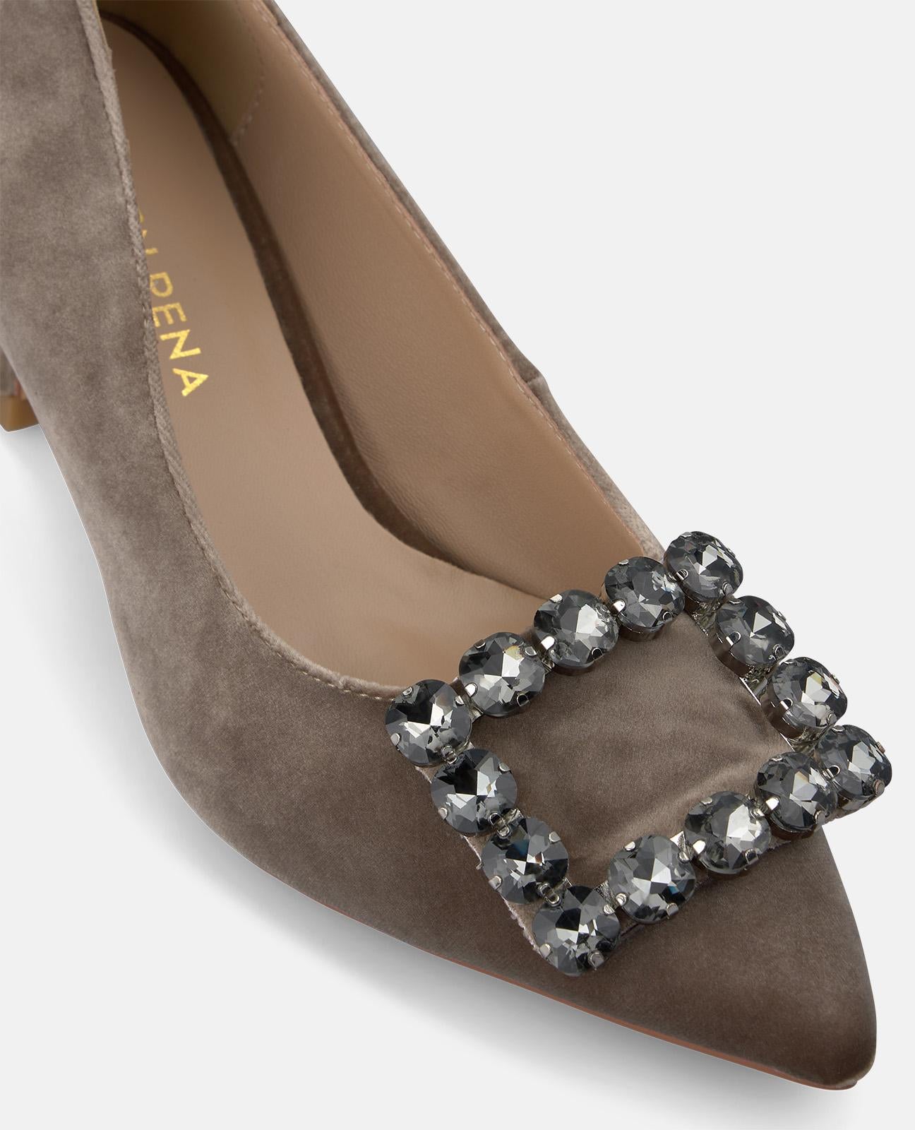 ZAPATO TACÓN TERCIOPELO CON ADORNO