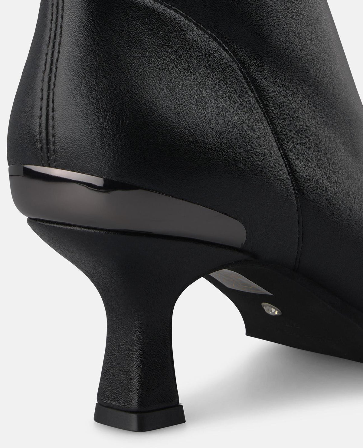 HEELED BOOTS WITH A ZIPPER CLOSURE