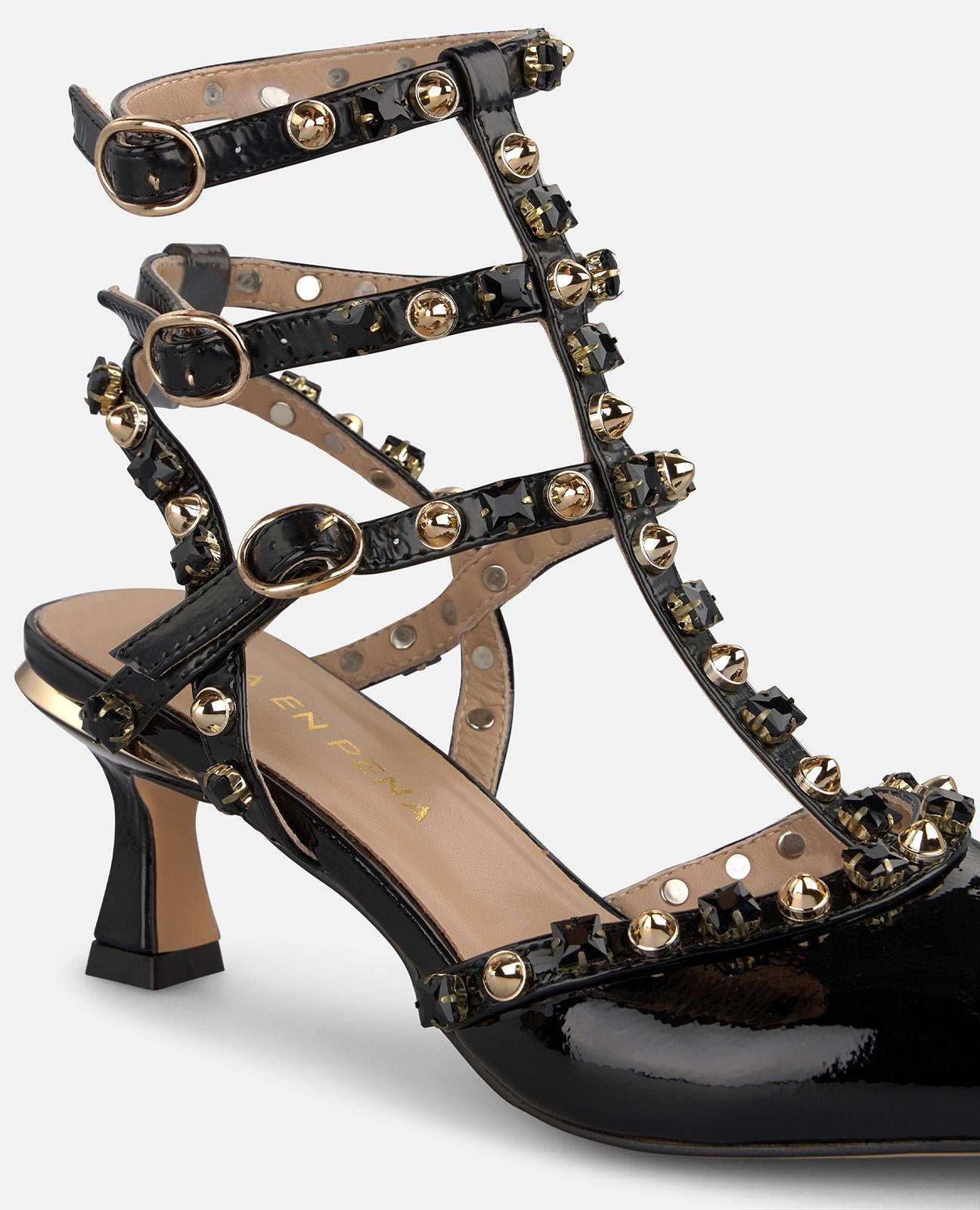 ZAPATO DESTALONADO CHAROL CON HEBILLAS