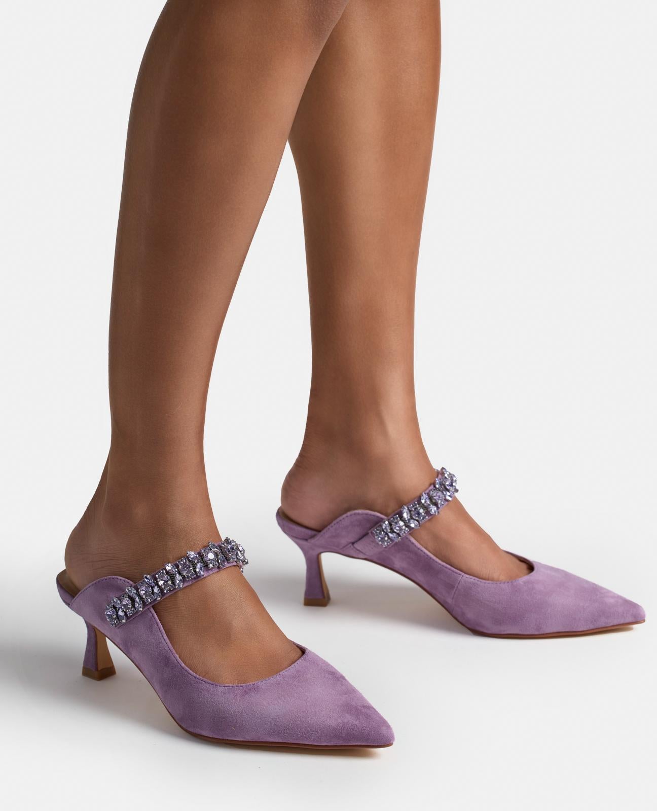 SAPATOS COM BIQUEIRA DE SALTO ALTO