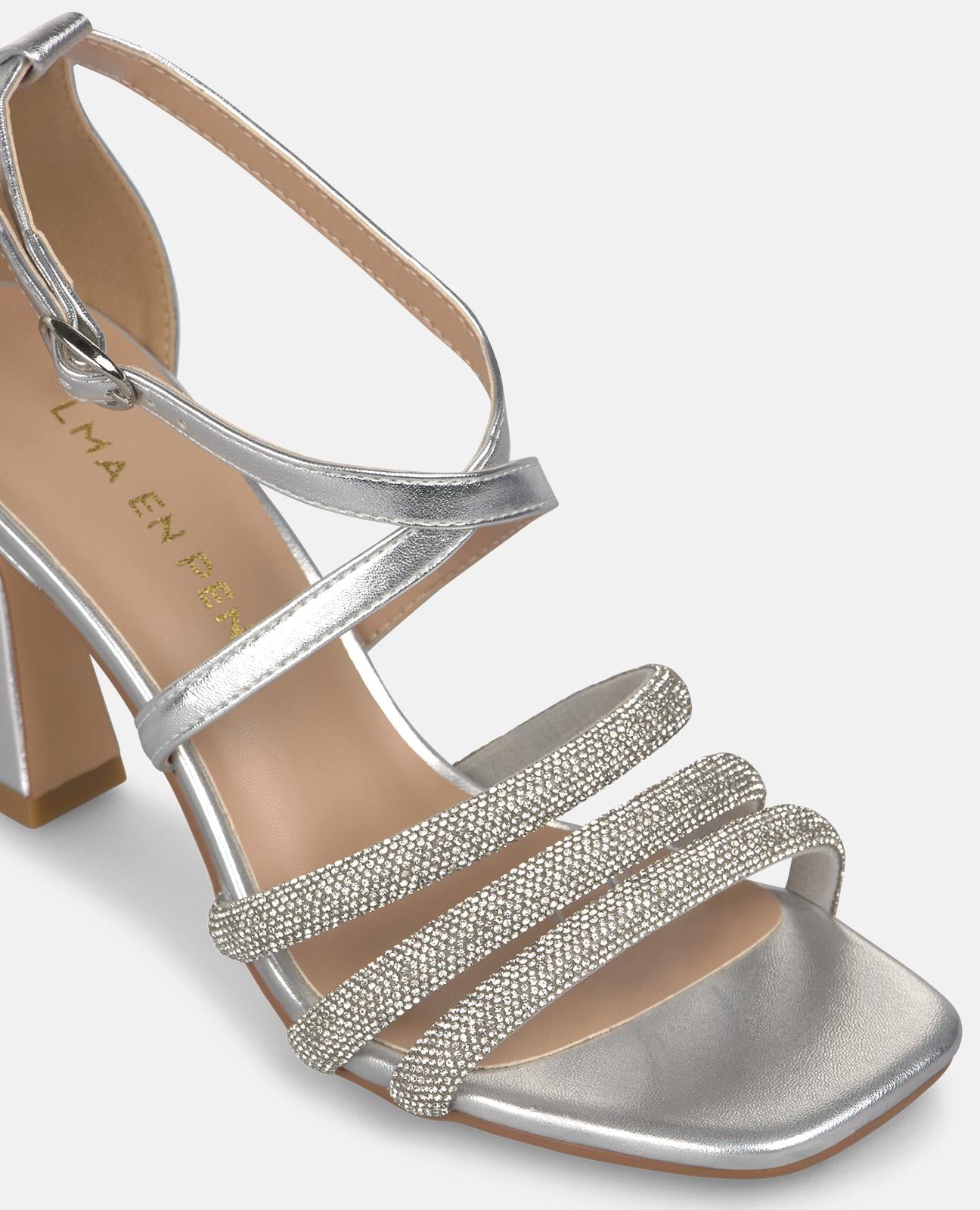 SANDALIA MEDIA TIRAS TUBULARES MULTIPLES