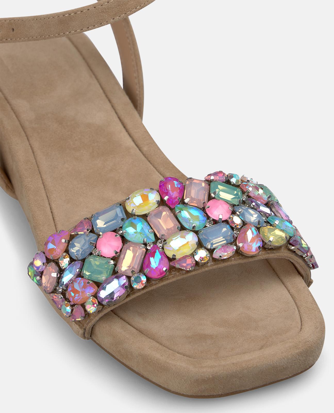 SANDALIA CUÑA TIRA ANCHA PEDRERIA