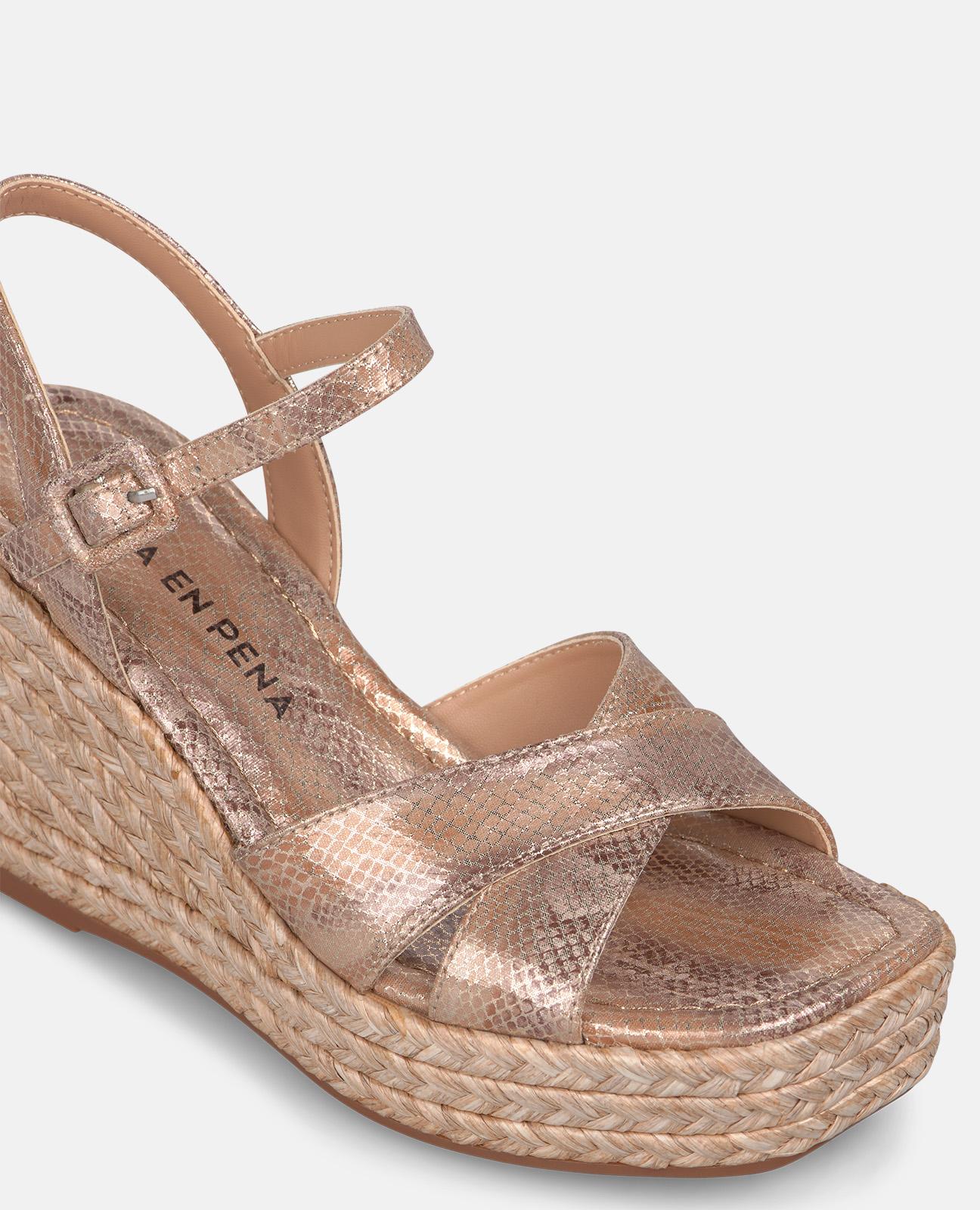 SANDALIA PLATAFORMA CON DOBLE TIRA