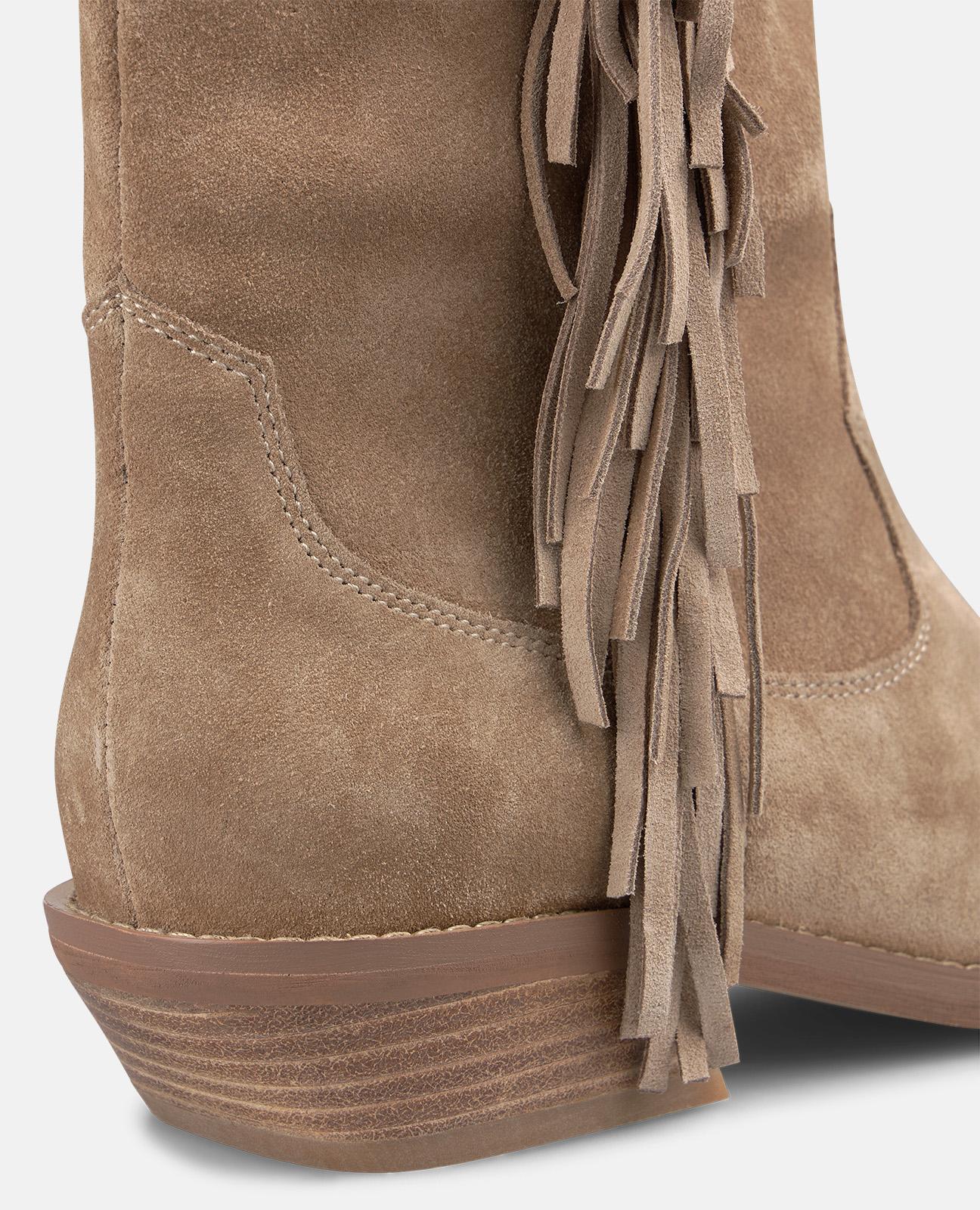 BOTA COWBOY DE ANTE CON FLECOS