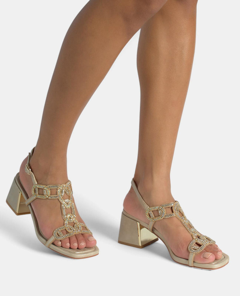 SANDÁLIA COM STRASS