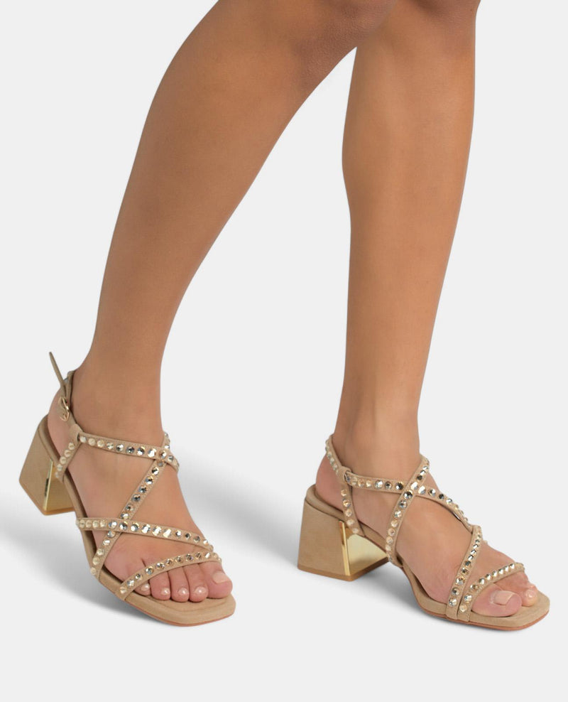 SANDÁLIA DE TIRAS COM SALTO DE STRASS