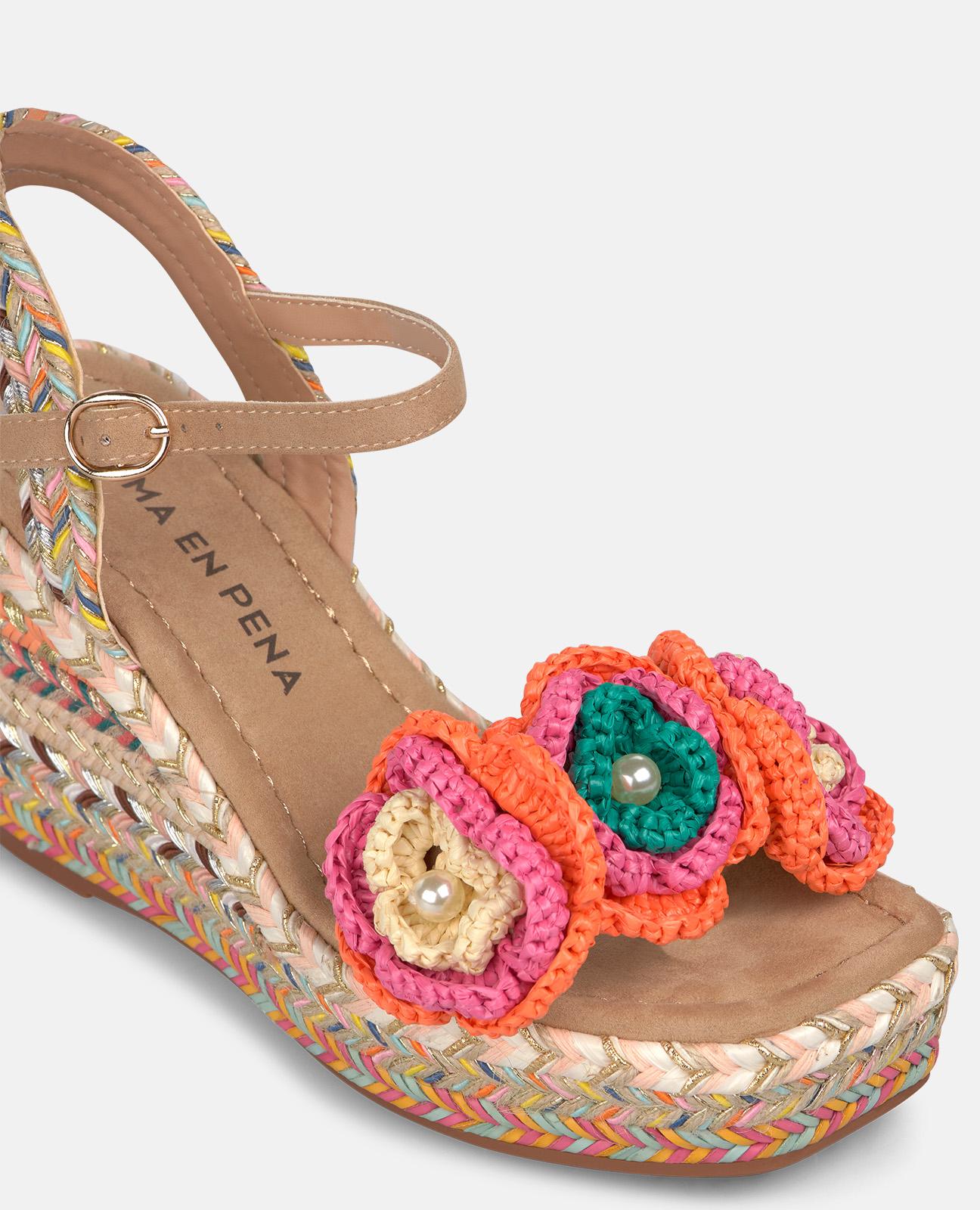 SANDALIA PLATAFORMA DE ESPARTO CON DETALLE BORDADO FLORAL