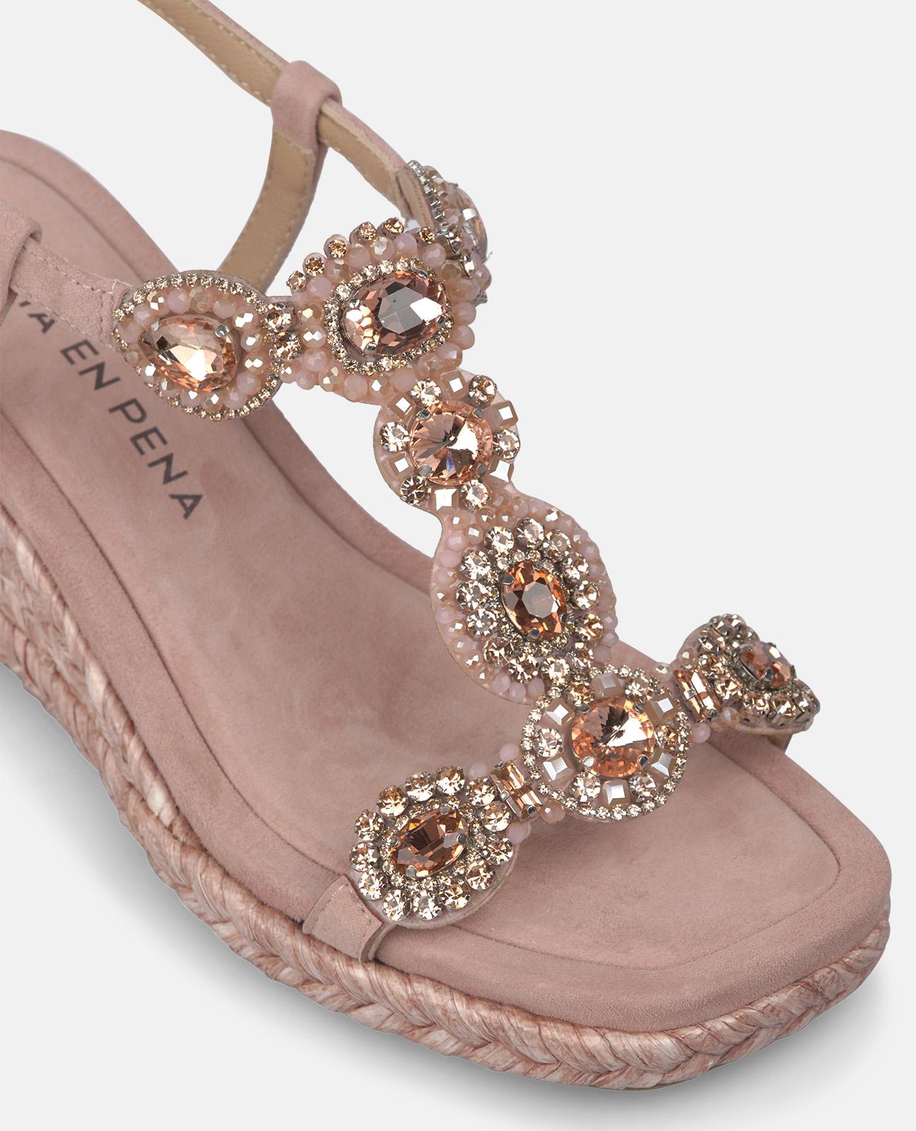 SANDALIA CUÑA PEDRERIA CIRCULAR EN T