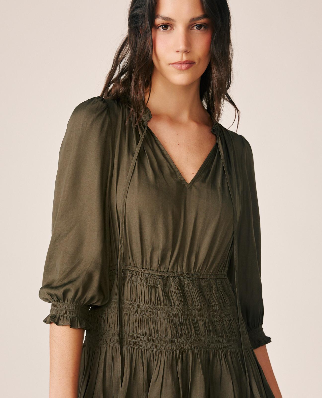 VESTIDO MINI CUELLO PICO