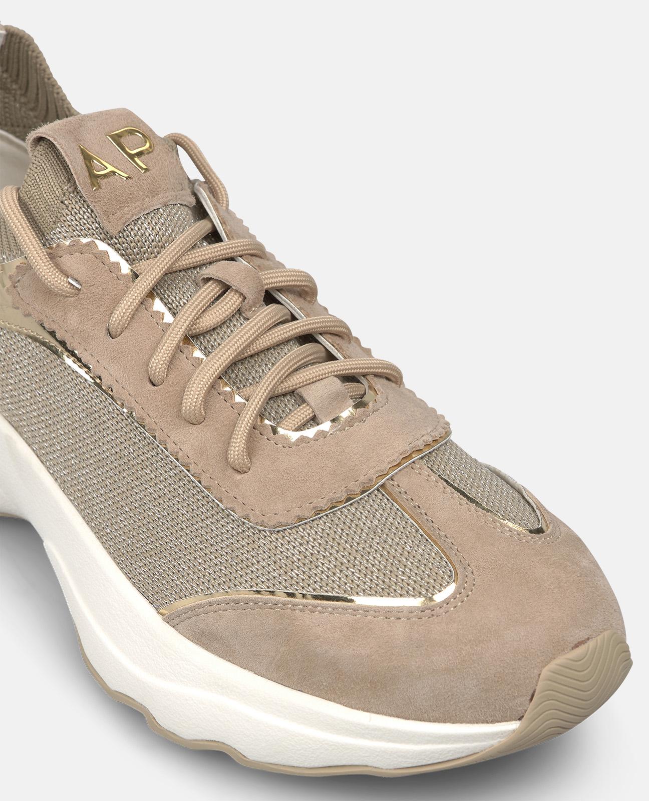 DEPORTIVO PLATAFORMA CON DETALLES METALICOS