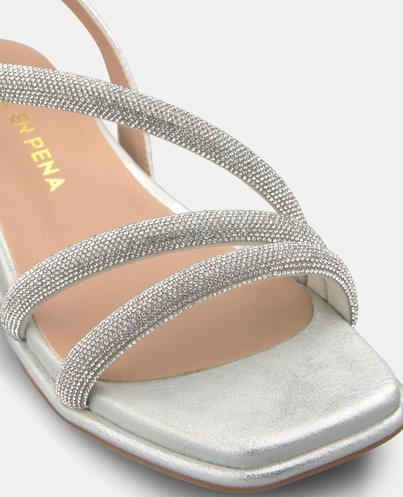 SANDALIA PLATAFORMA CON DETALLE TUBULAR