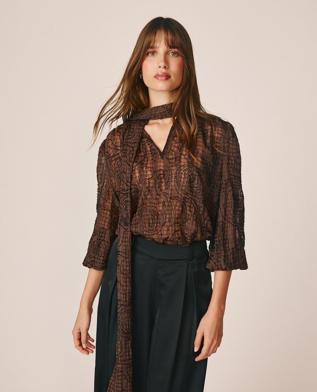 BLUSA ORGANZA CON CUENTAS