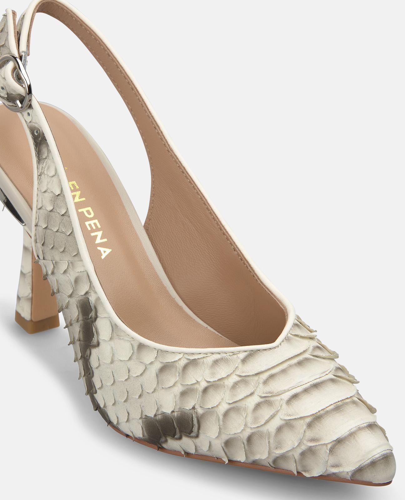 SONDERAUSSTELLUNG FÜR ABGESCHÄRFTES LEDER