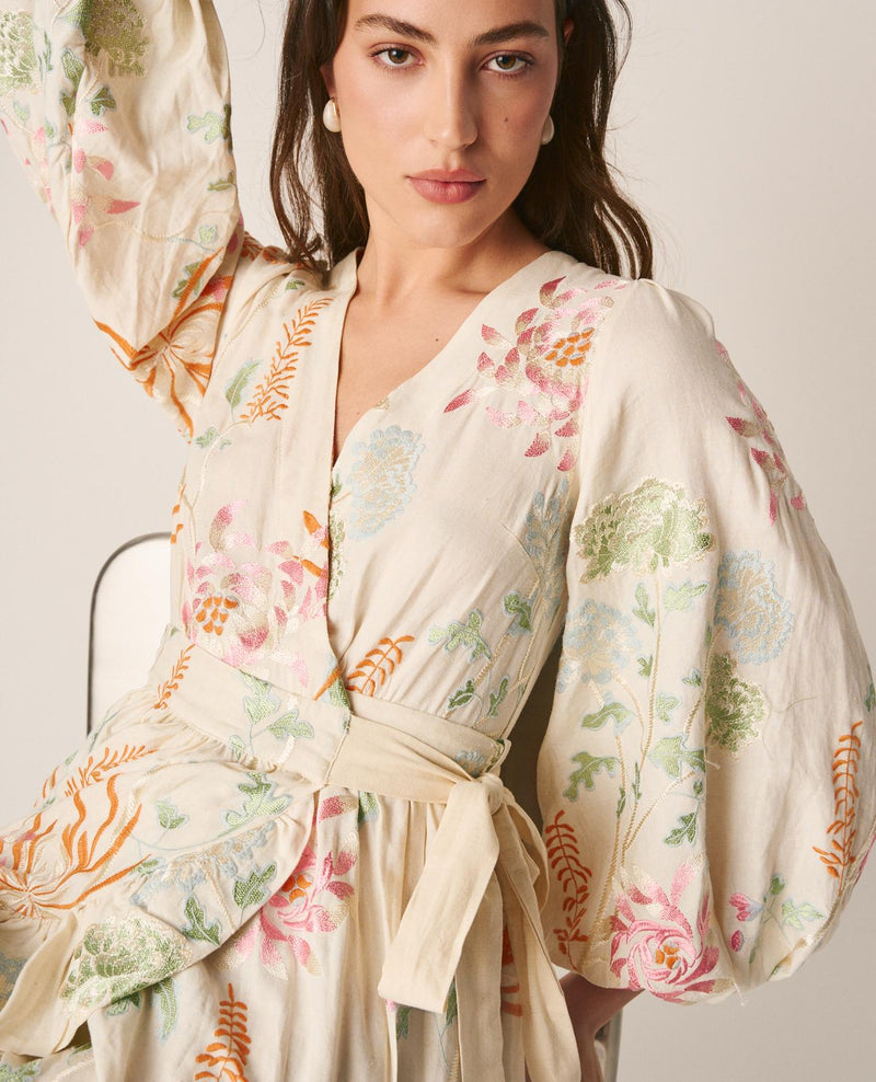 VESTIDO CORTO BORDADOS LAZO