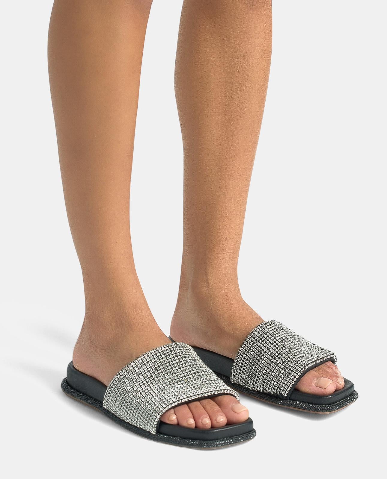 SANDAL WITH PADDED STRAP