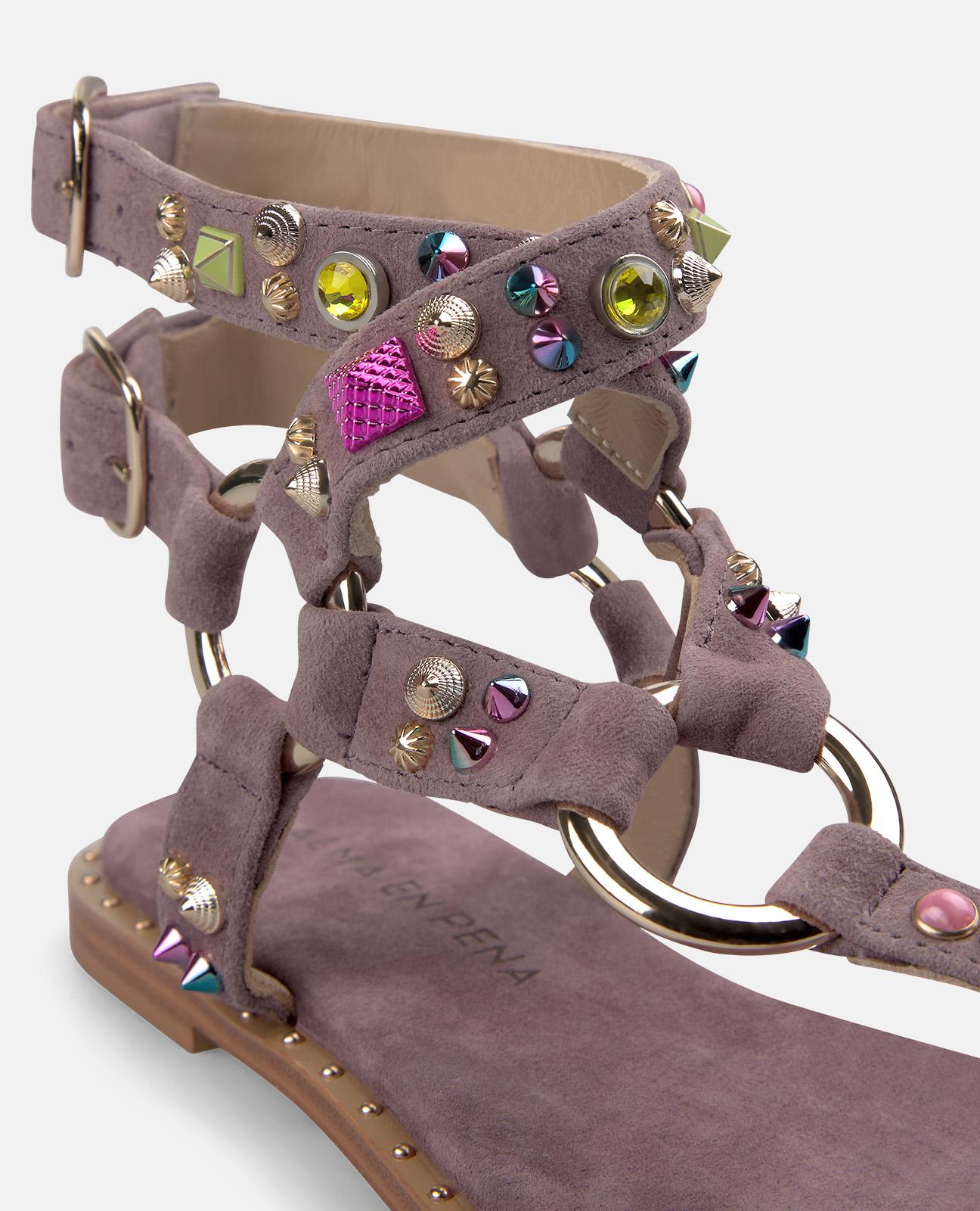 FLAT SANDAL WITH CIRCULAR BUCKLE