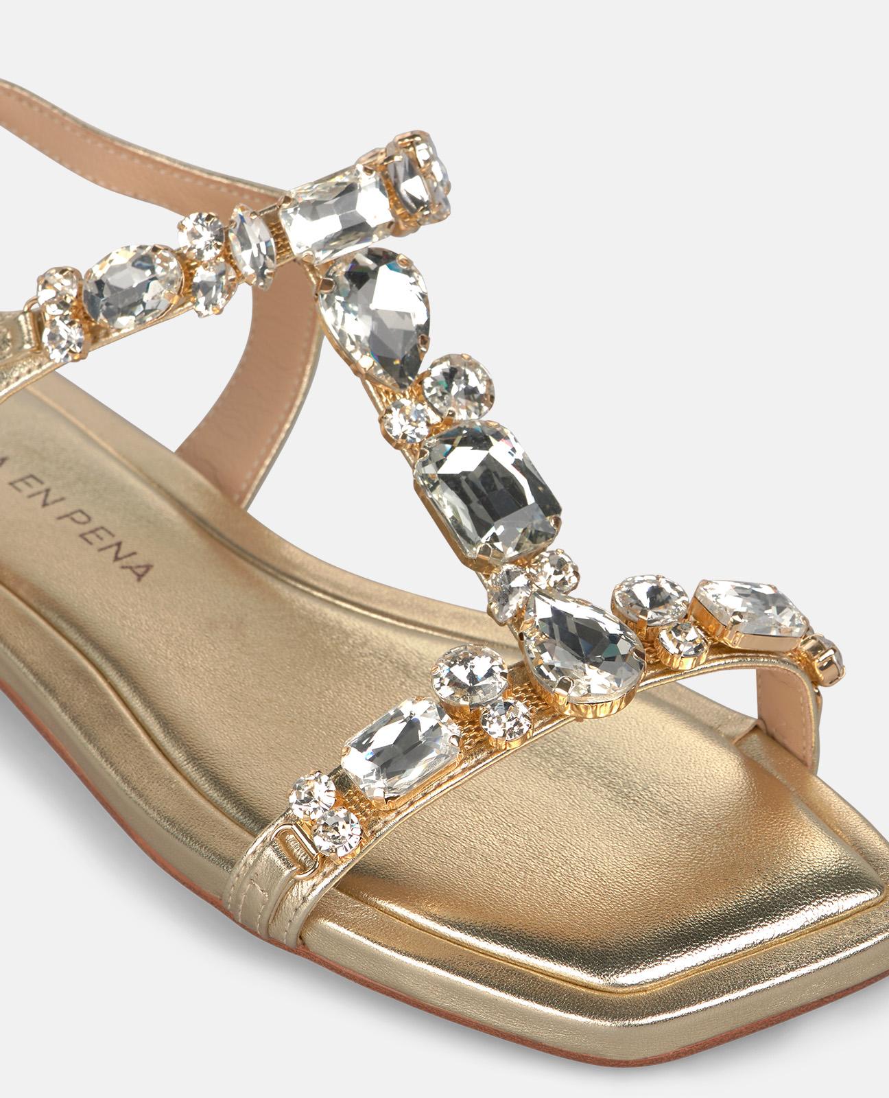 SANDALIA PLANA CON DETALLE PEDRERIA