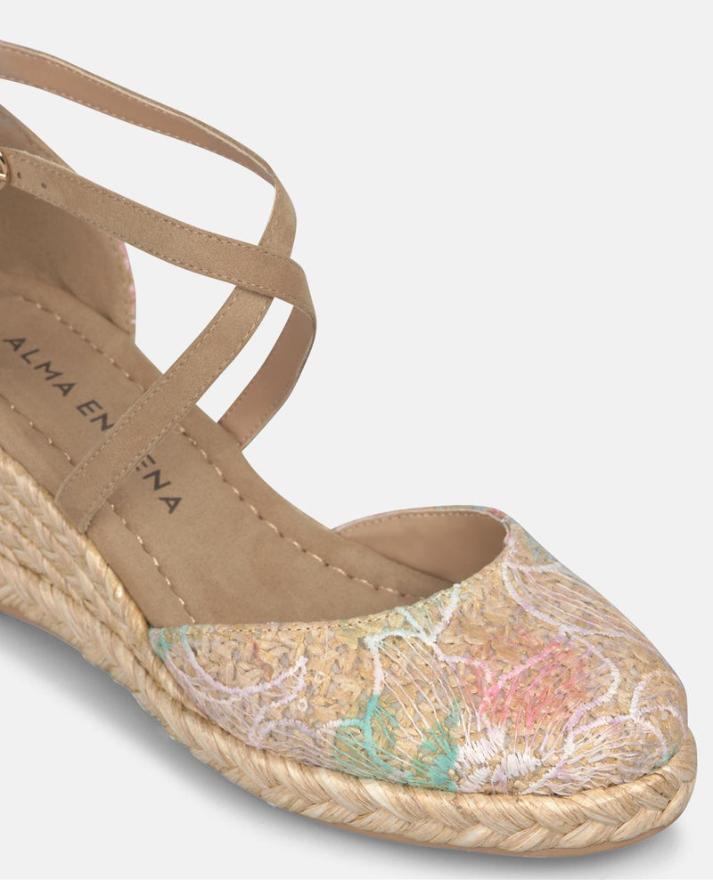 Sandália valenciana em tecido, de altura média