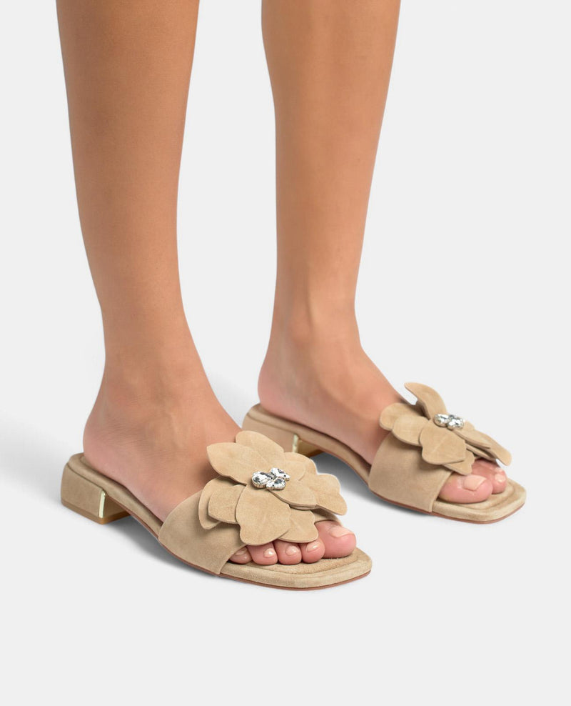 SANDÁLIA TIPO PÁ FLOR