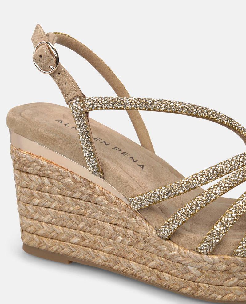 SANDALIA CUÑA CUERPO TUBULAR