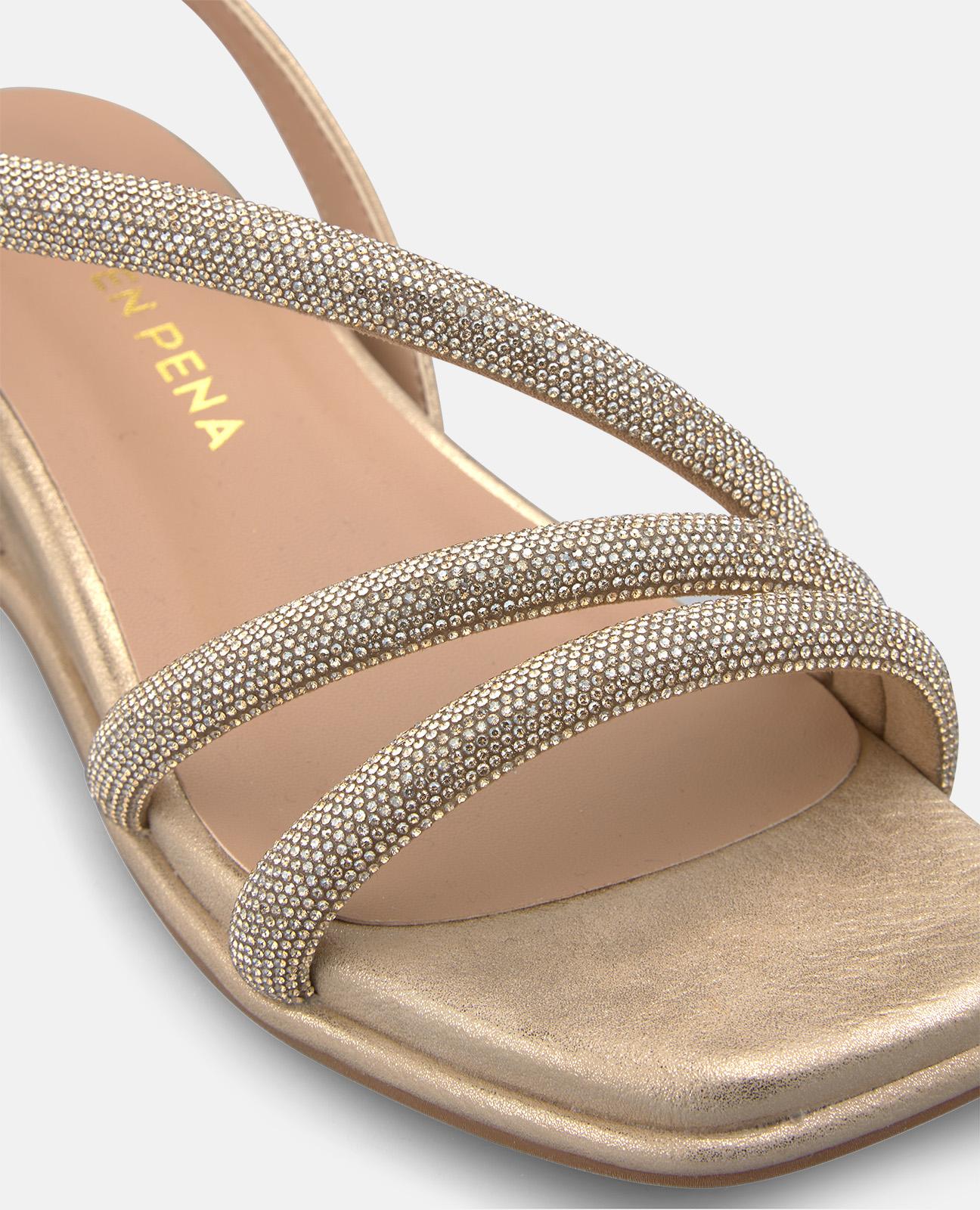 SANDALIA PLATAFORMA CON DETALLE TUBULAR