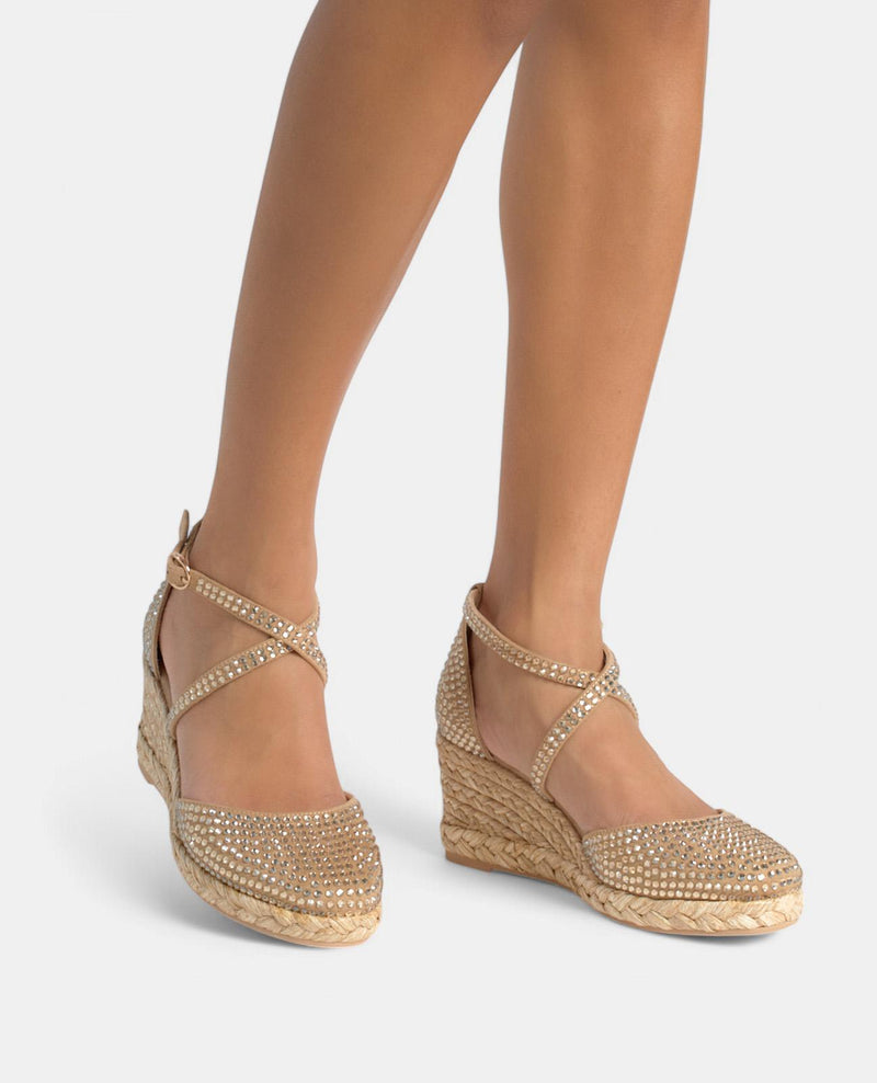 CUÑA CUBIERTA DE BRILLOS