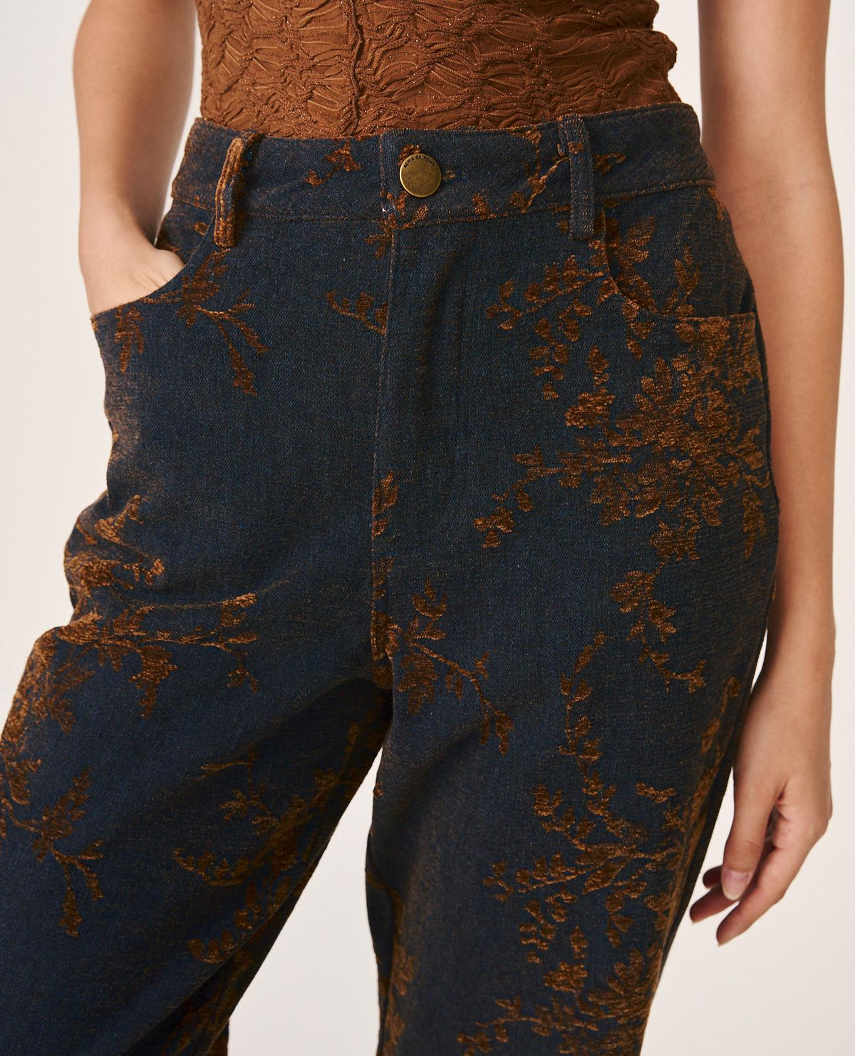 PANTALÓN VAQUERO FLORAL
