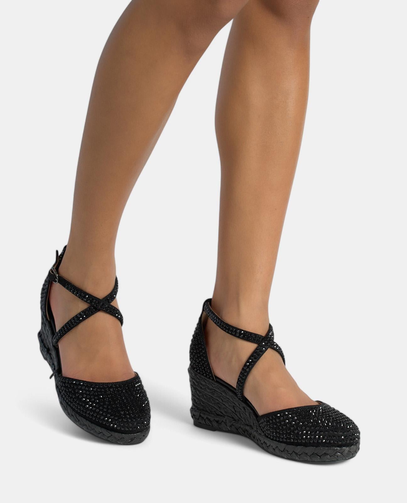 CUÑA CUBIERTA DE BRILLOS