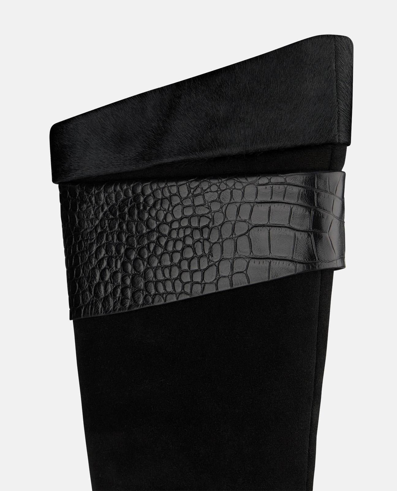 BOTA DE PIEL CON DETALLE ANIMAL PRINT
