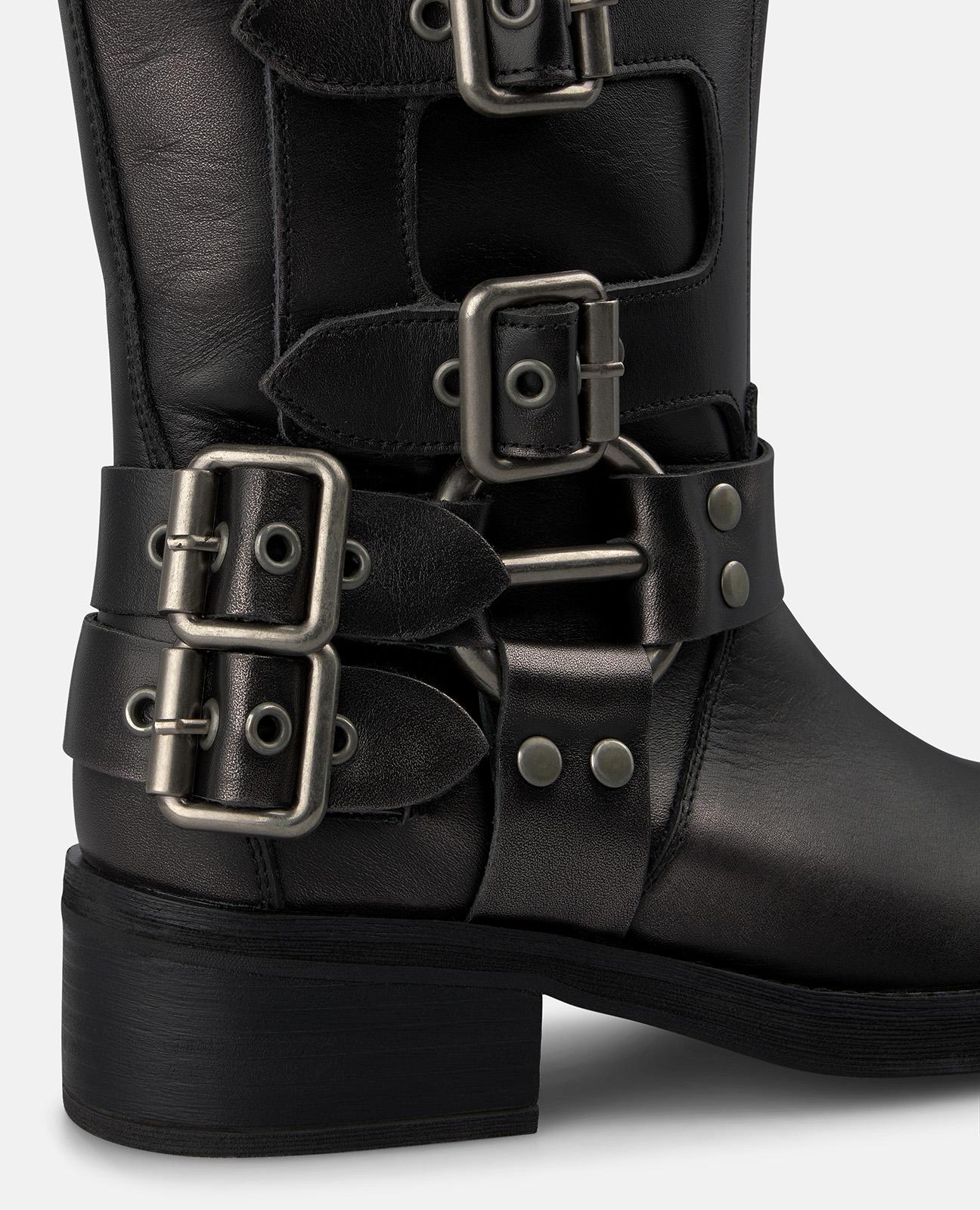 BOTA DE ANTE CON HEBILLAS